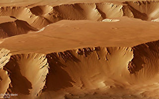 惊人视频展现火星大峡谷的“夜之迷宫”