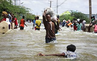索马利亚洪灾酿十死 逾十万人无家可归