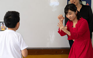 组图：日本最美公主访问秘鲁 用手语教数学