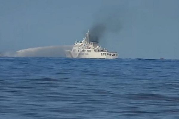 中共水炮襲擊南海補給船 菲律賓嚴厲譴責
