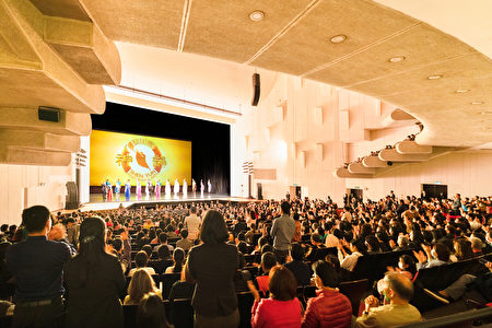 2023年3月10日晚間，神韻世界藝術團在臺南文化中心的第二場演出再度爆滿、加座售票。