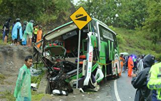 印尼火車和巴士相撞 至少11死多人傷