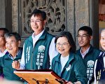 蔡英文抵竹南慈裕宮參拜 縣長感謝中央支持縣府財政