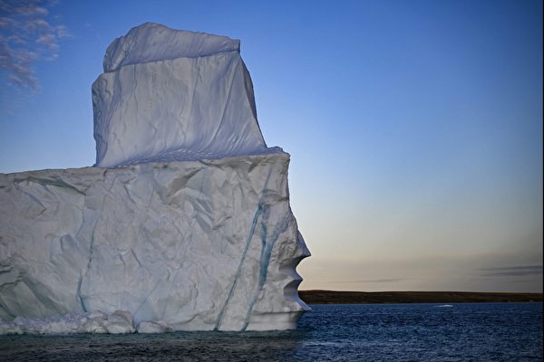 擱淺三十年後 世界上最大冰山之一正漂出南極水域