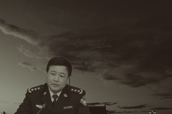 王友群：公安部长王小洪正站在悬崖边上