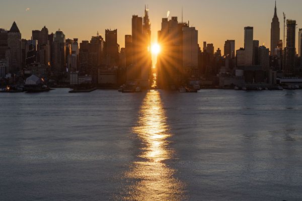 纽约出现逆向的“曼哈顿悬日”奇景