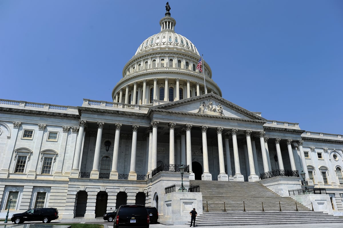 美国众议院通过1.7万亿美元支出法案 国防预算上涨10%_凤凰网视频_凤凰网