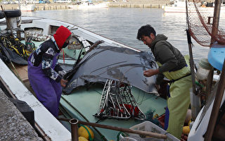 美鱼鹰飞机坠毁日本海 潜水员寻获人机残骸