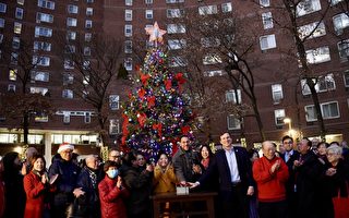 紐約華埠孔子大廈2023年聖誕樹點燈