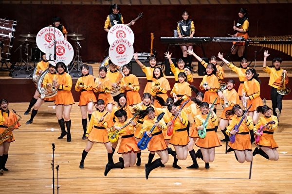 日本橘高校吹奏乐部离台 团员泪喊非常喜欢台湾