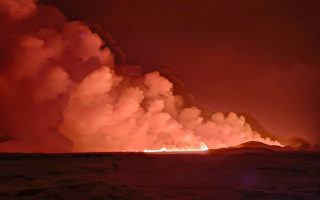 历经数周剧烈地震活动 冰岛火山喷发