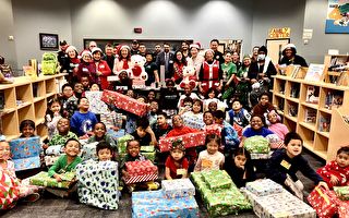 華僑救國聯合總會美南休士頓辦事處送聖誕禮物給休市三所小學