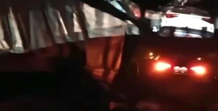 内蒙古高速路面夜间塌陷 多车坠坑致3死4伤
