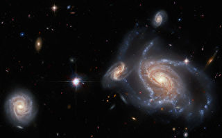 NASA公布新图：同框展示4个螺旋星系