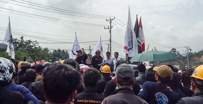 印尼中资镍工厂爆炸19死 数百工人抗议