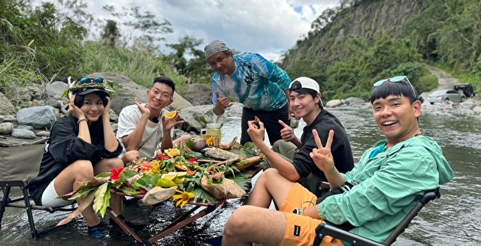 艾美出访秘境 品尝丰年祭佳肴频喊“等一下”