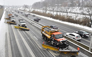 省警：在高速公路上超越铲雪车队 罚款325元
