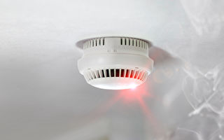 家中安装烟雾侦测器 应该何时和如何检查？