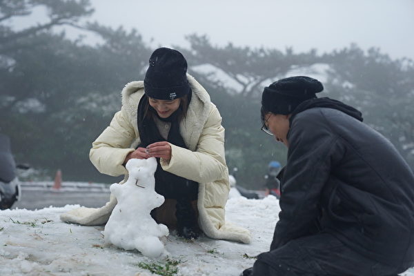 组图：台湾最强寒流21县市低温 高山降雪