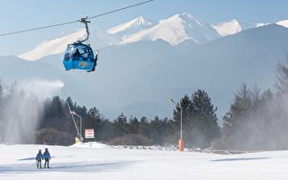 女子被困在太浩湖天堂滑雪场缆车内 长达15小时