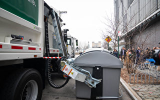 配合垃圾集裝箱 清潔局啟用新型側裝垃圾車