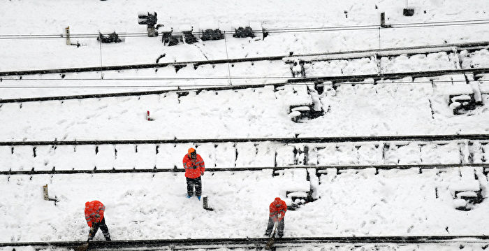 极端天气持续 中国人回家过年受阻