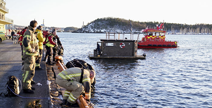 特斯拉冲入挪威海水中 漂浮桑拿船营救乘客
