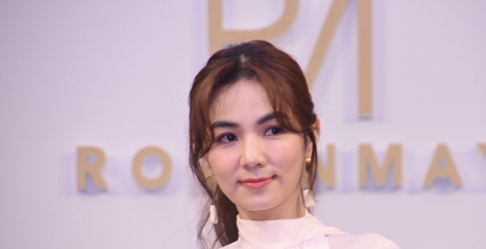 过年开趴曾挤进逾100人 Ella龙年许下新计划