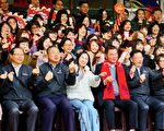 縣長感謝同仁辛勞 發放福袋祝福新年快樂