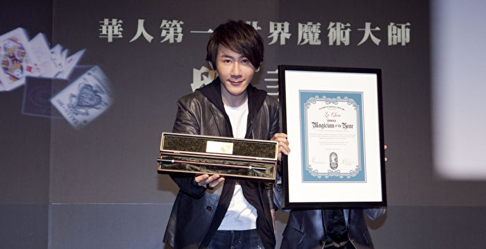 央视春晚魔术再穿帮 刘谦被爆含泪离开舞台