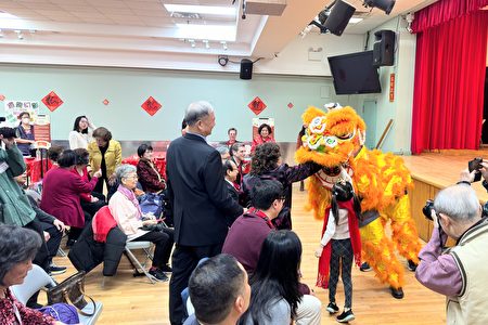 2024年2月10日，台湾会馆龙年新年活动一开始，祥狮献瑞炒热新年气氛。
