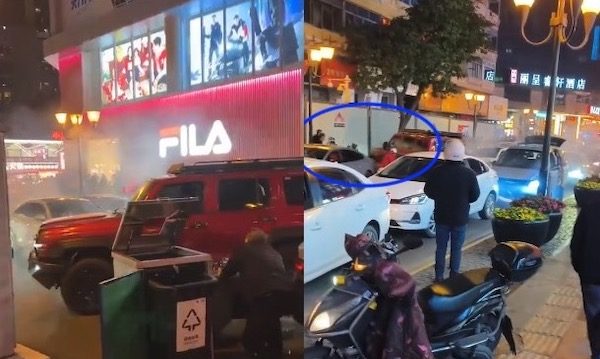 重庆闹市越野车连撞数车 警察束手无措
