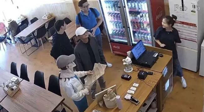 马云大年初五在新西兰华人餐厅吃饭 拒合影