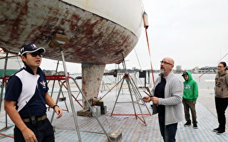 乌克兰3口家帆船故障 台南免费维修供食宿