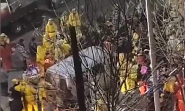 甘肃司机酒驾冲向社火表演队 至少11伤