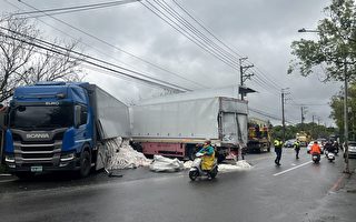 桃园杨梅2台联结车发生碰撞 车身撞烂一地