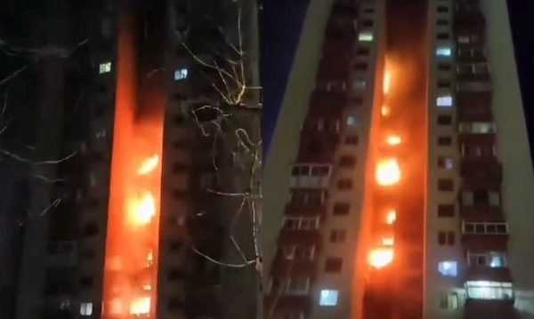 辽宁丹东一栋24层住宅起火 从一楼烧到顶楼