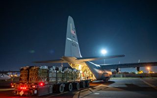 美军派C-130大力神 首次向加沙空投救援物资