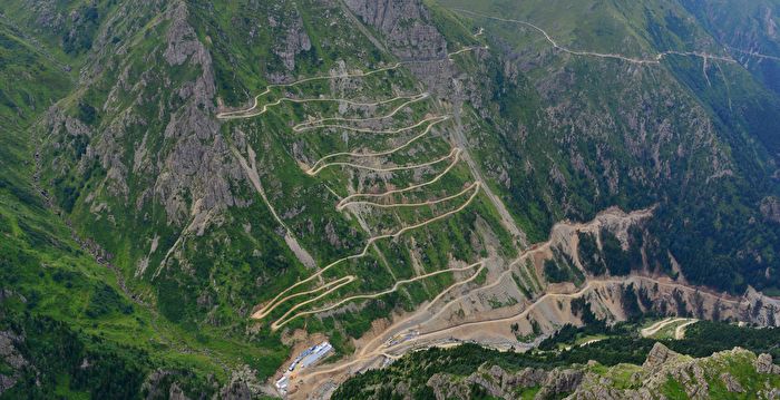 超越“九弯十八拐” 世界最危险公路在土耳其