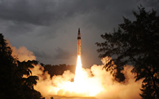 印度首次试飞多弹头国产导弹 获得成功