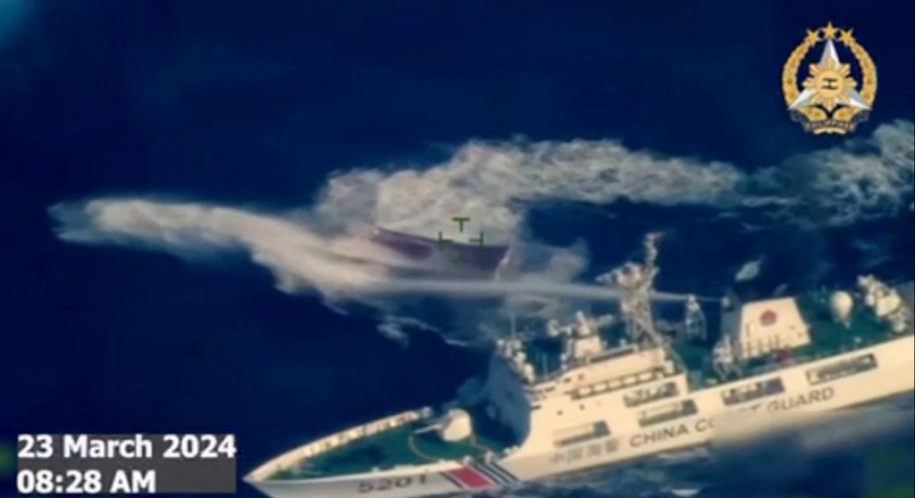 [新聞] 菲律賓補給船遭中共海警攻擊 影片令人震驚