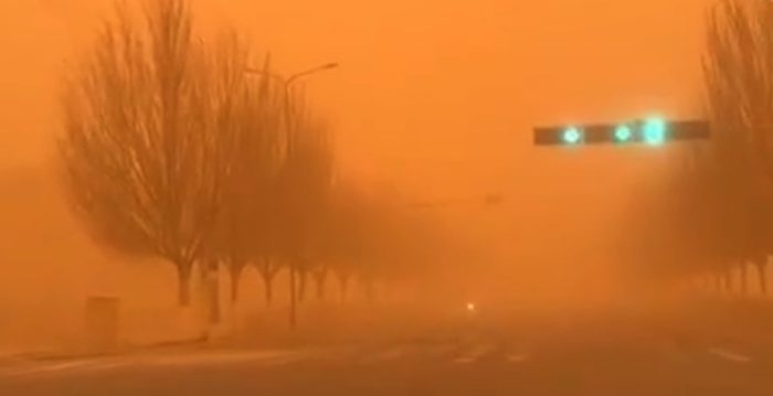 北京重度污染禁户外活动 北方十余省遇沙尘
