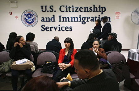 美移民局：4月1日起入籍時可同步申請／更新社安號
