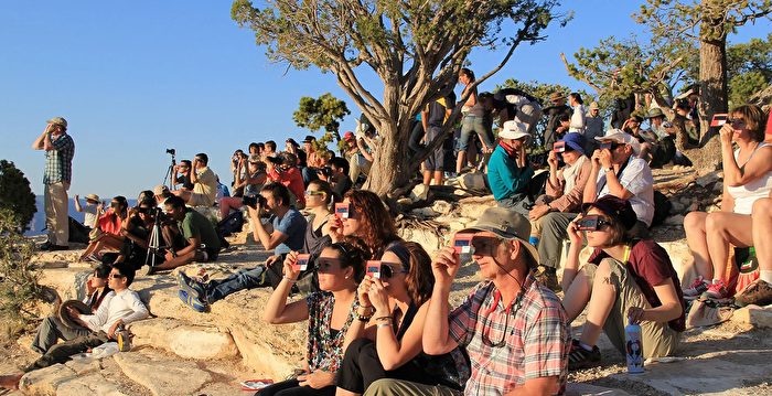 全球在追捧 如何观赏超级日全食一文看懂