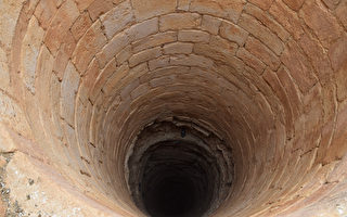 翻修廚房時 一家人發現22 英尺深神祕水井