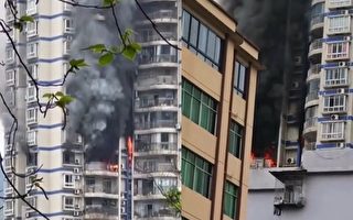 重庆25层高居民楼起火 火势凶猛 画面曝光