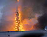 丹麦历史悠久的证交所发生大火 尖塔倒塌