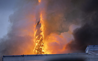 丹麥歷史悠久的證交所發生大火 尖塔倒塌