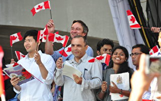 更多来加拿大十年移民认为 加国新移民目标太高