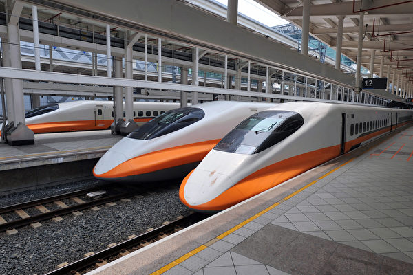 日網紅帶工程師父親搭乘台高鐵：比新幹線快